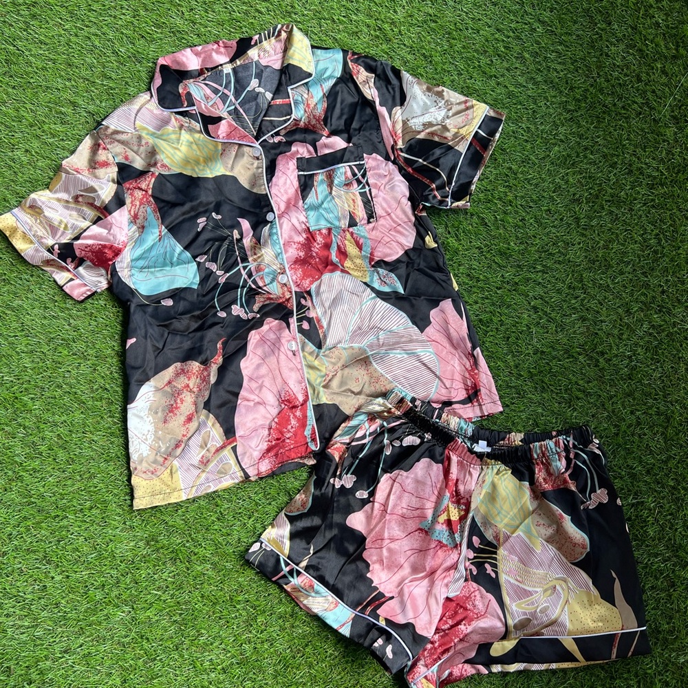 Silky Floral Print Pajama Set Women’s Medium